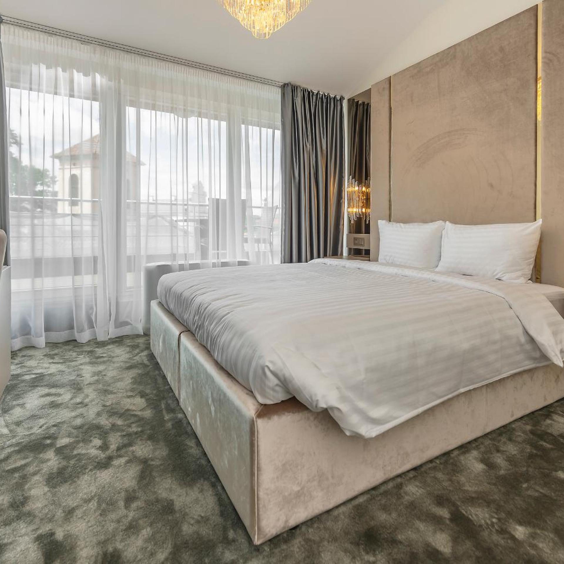 ROOM, DOUBLE OR TWIN BED, BALCONY