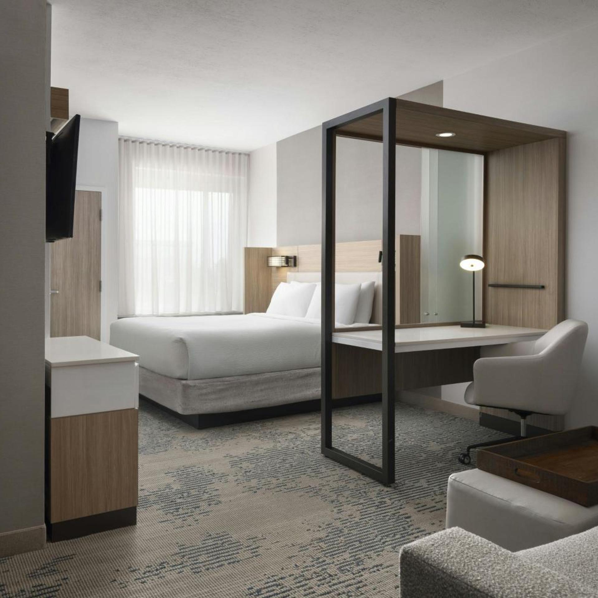 Suite, King Bed, Trundle Bed, Sofa