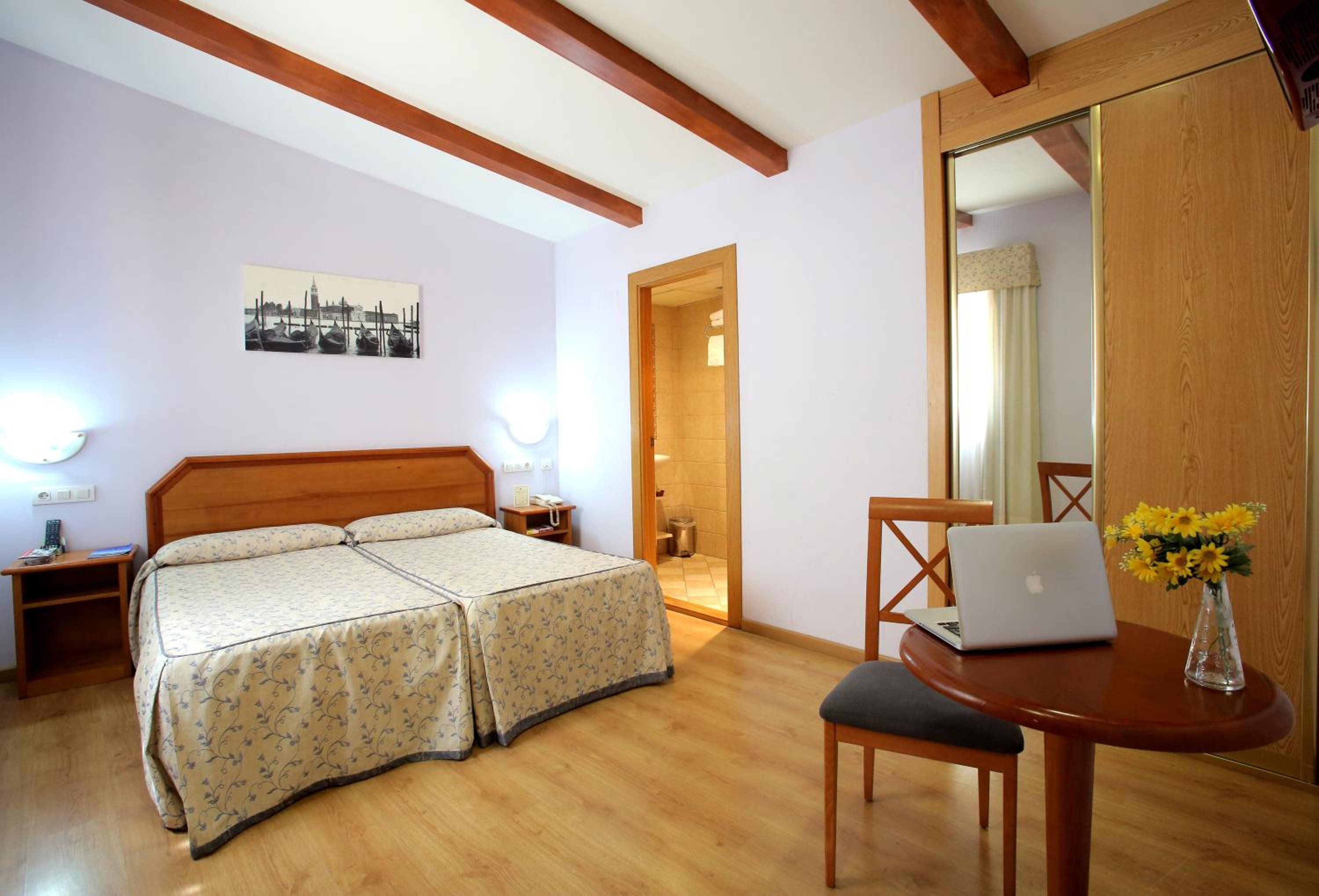 Room, Double or Twin Bed, Balcony, Hispania 6/10