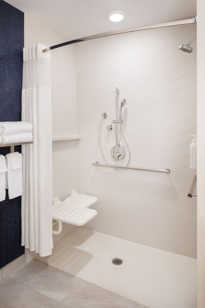 Fairfield Inn & Suites by Marriott Fresno North/Shaw Avenue 19/20