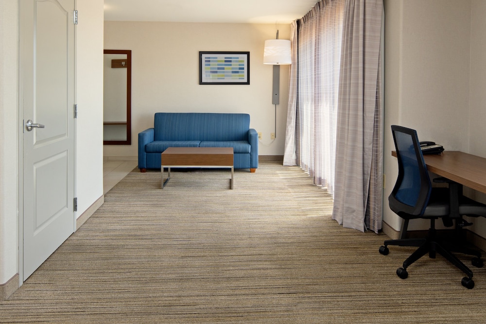 Holiday Inn Express Hotel And Suites Fresno South 38/55