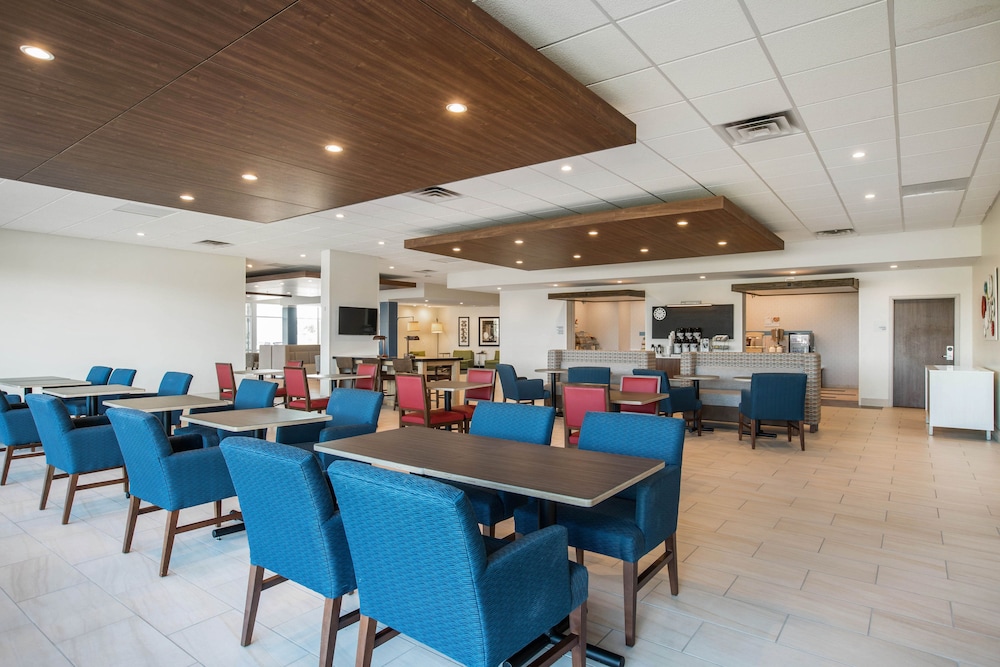 Holiday Inn Express & Suites Ludington 36/46