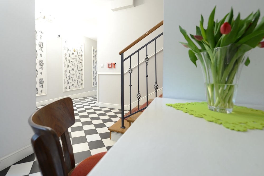 CRYSTAL SUITES CHEZ HELENA 6/64