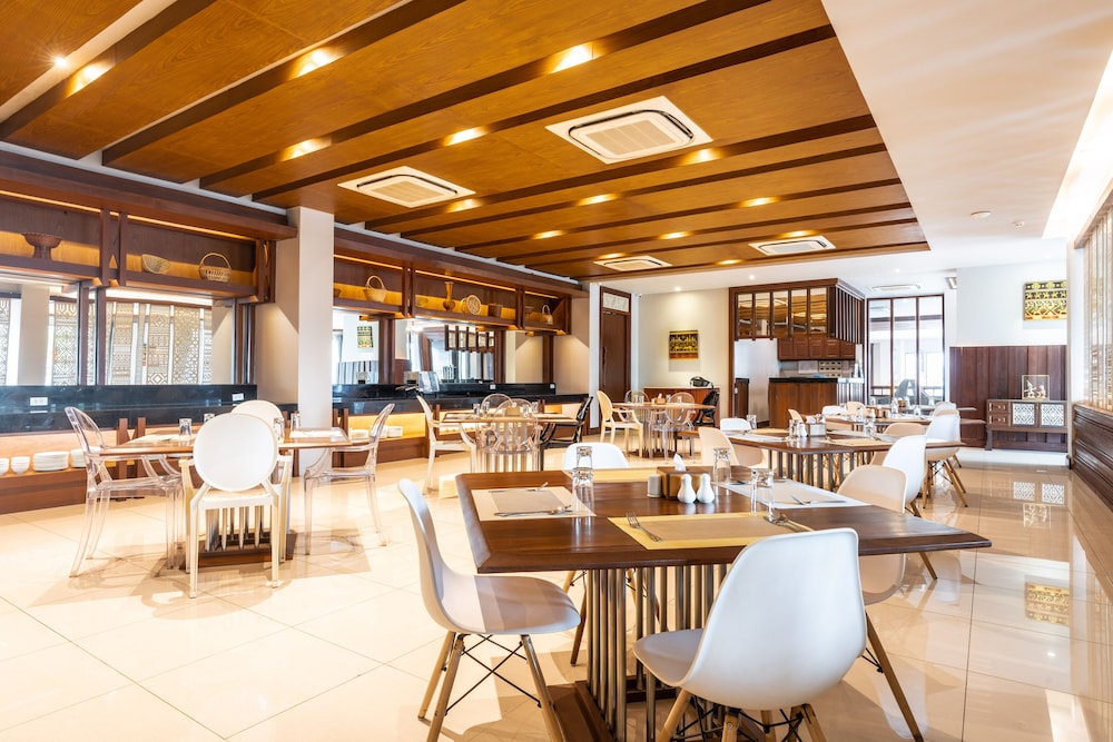 Grand Hotel Vientiane 45/60