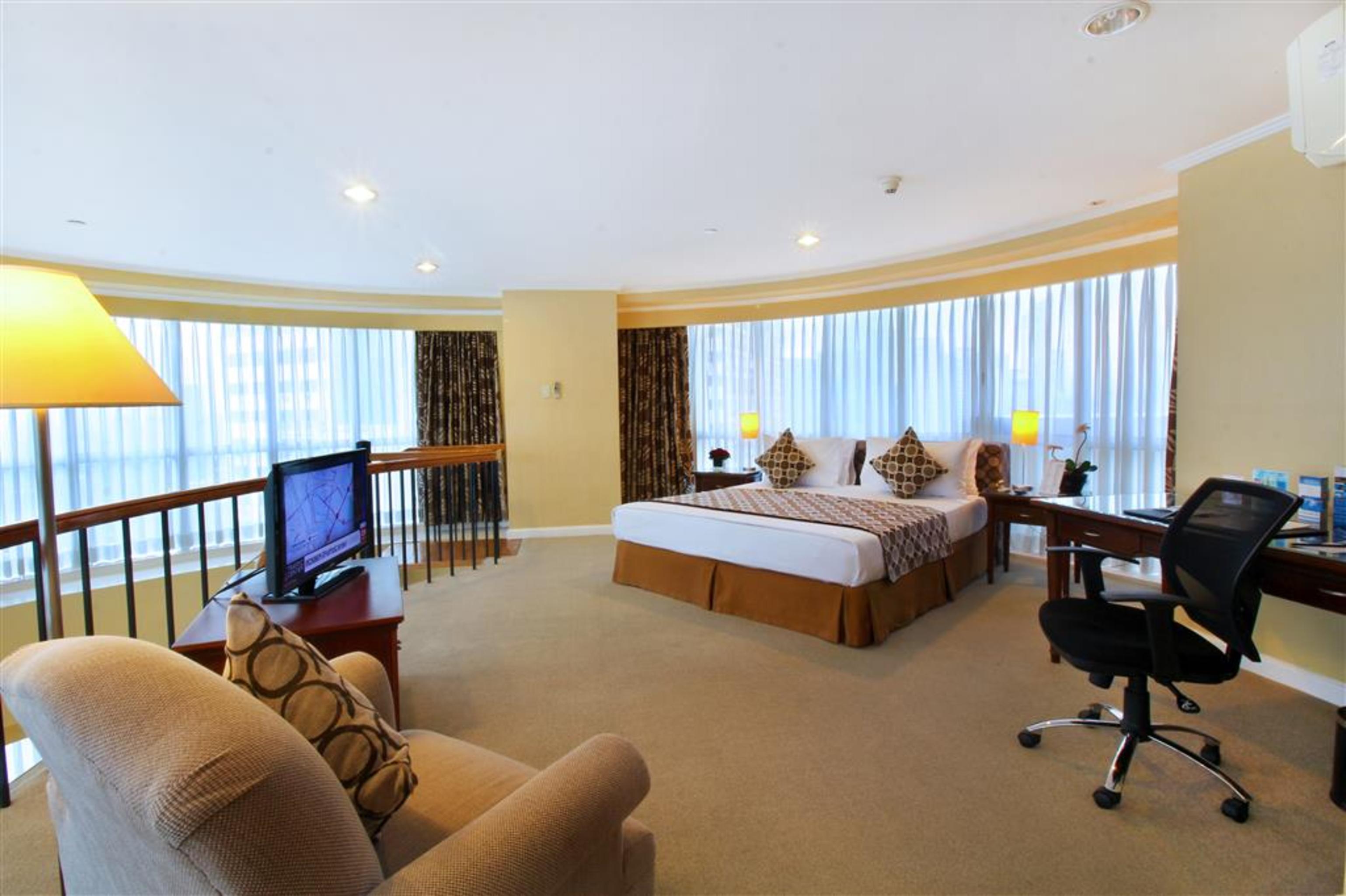 OXFORD SUITES MAKATI 17/41