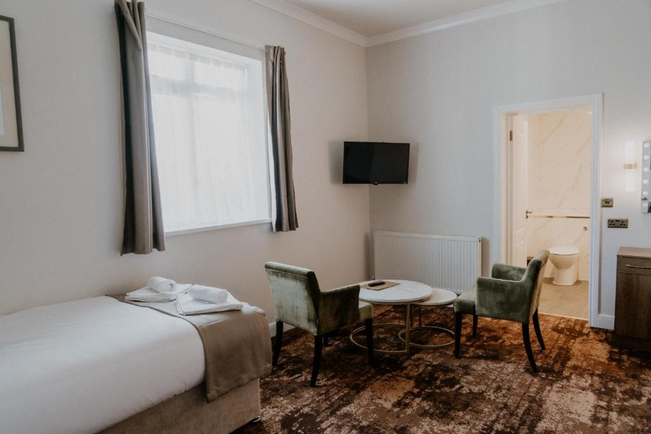 CBH The Prince of Wales Hotel 13/19