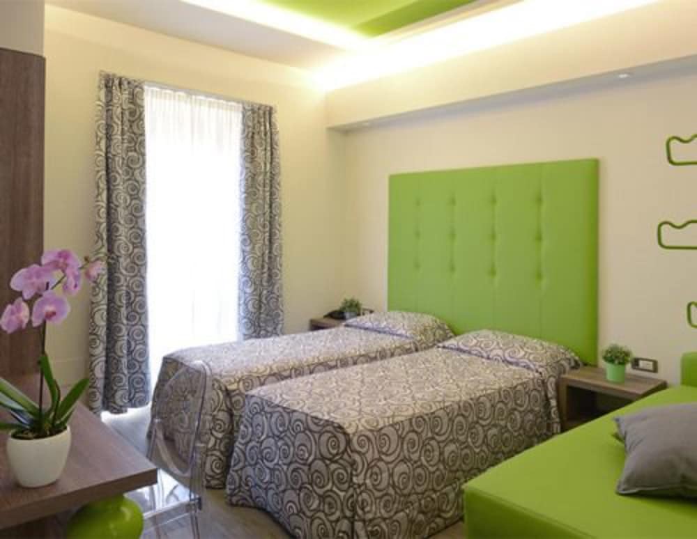 ROOM, TRIPLE