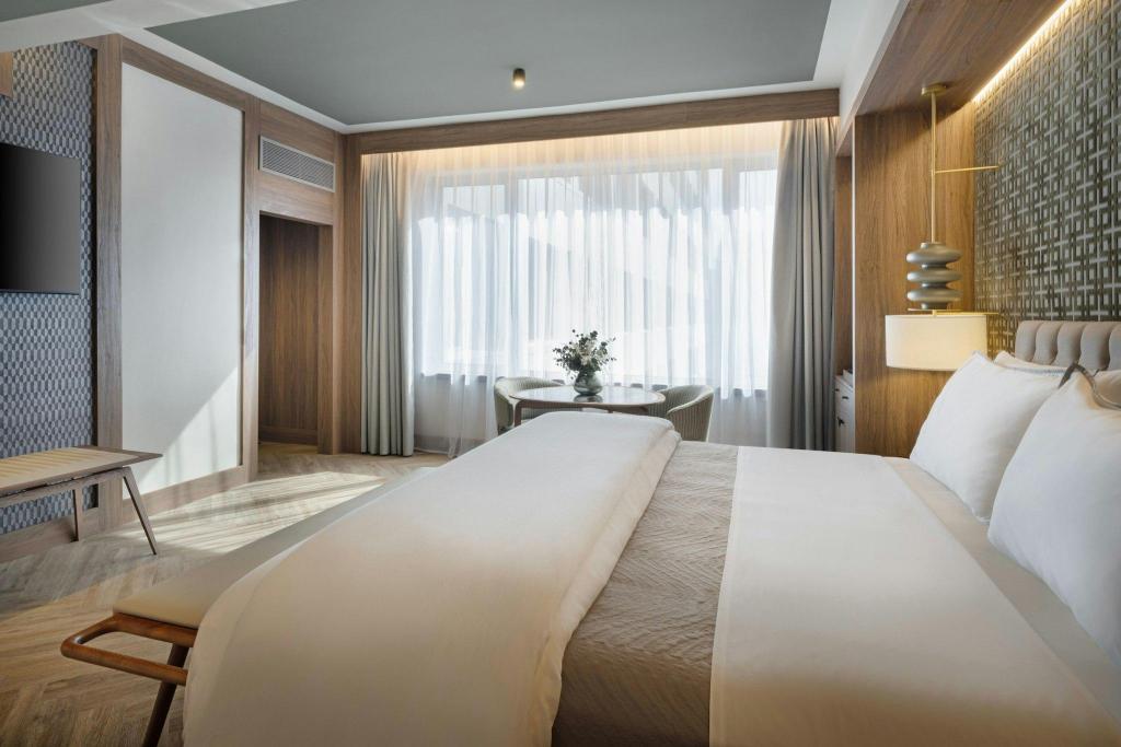 Guest Room, Family, Suite, King Bed, Single Bed