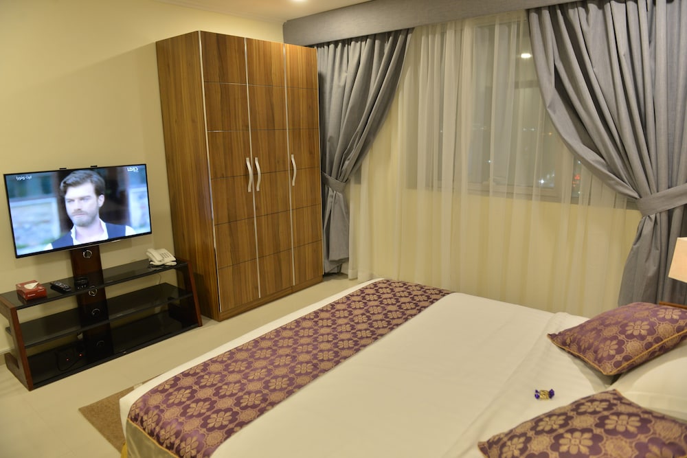 البرج الأول للشقق الفندقية(The First Tower Hotel Apartment) 16/29