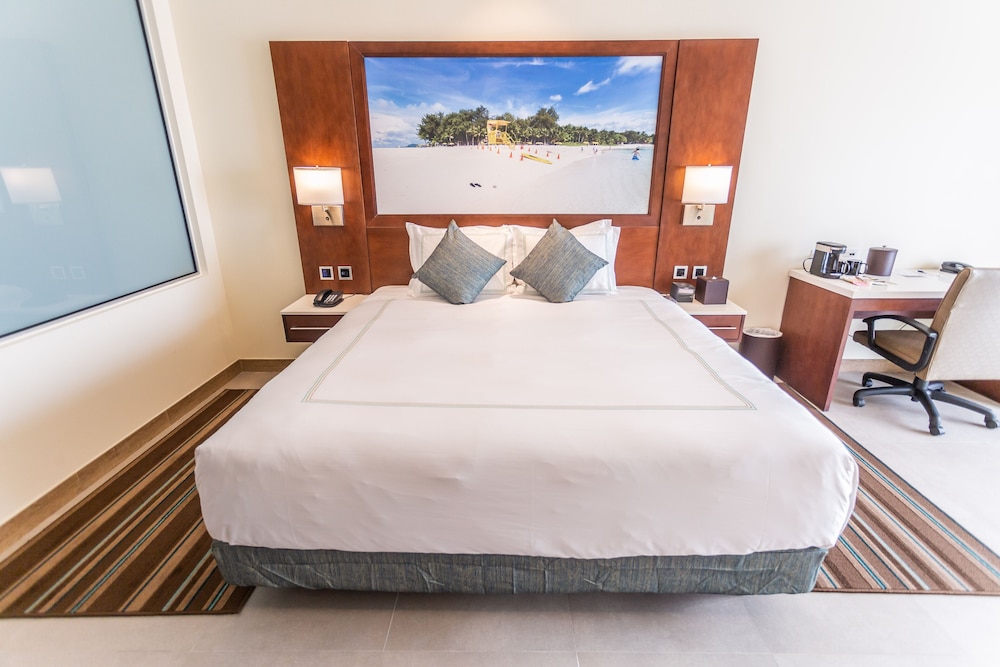 Surfrider Resort Hotel 21/79