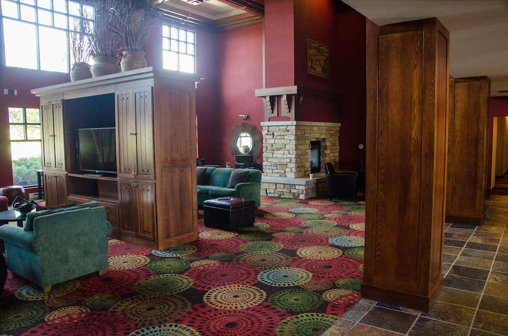Holiday Inn Pewaukee-Milwaukee West 22/31