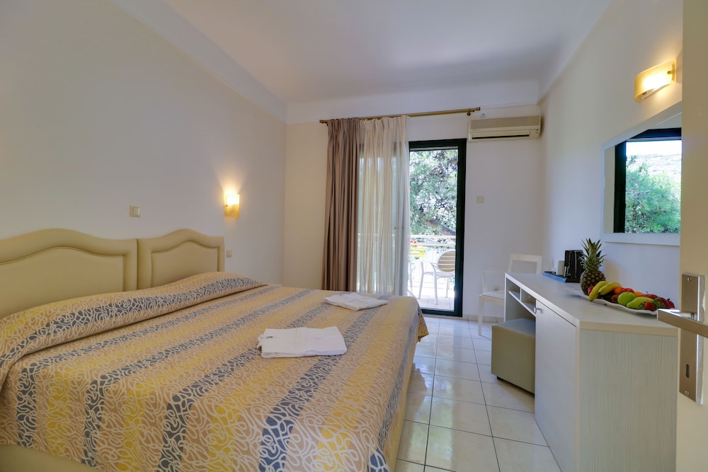 Tosca Beach Hotel 7/50