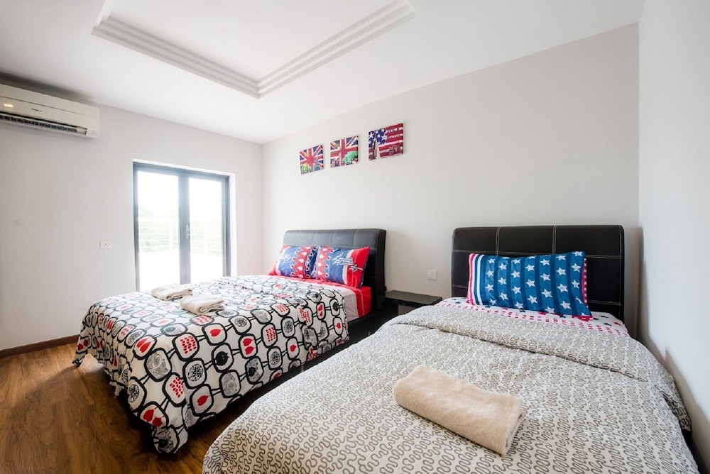 New Corner Shamrock Beach Villas Seaview 15/58
