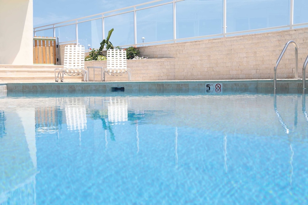 Surfbreak Oceanfront Hotel, Ascend Hotel Collection 23/61