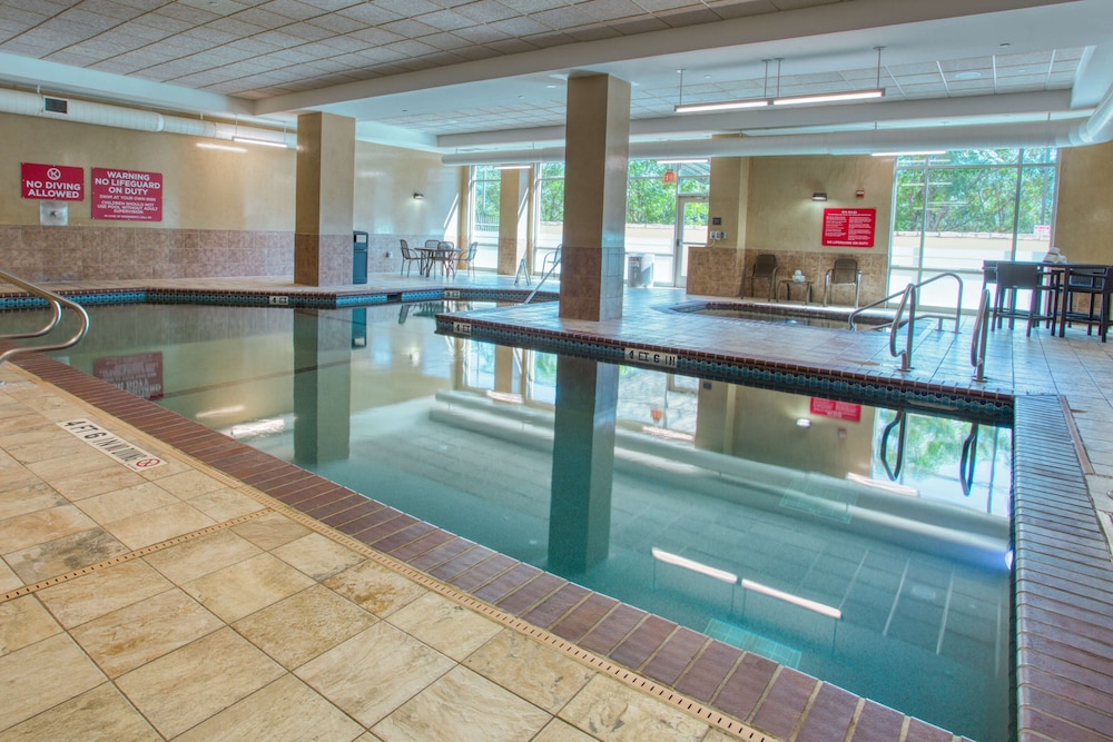 Drury Inn & Suites Near La Cantera Parkway 24/50