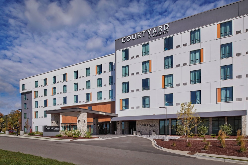 Courtyard Petoskey At Victories Square 2/65