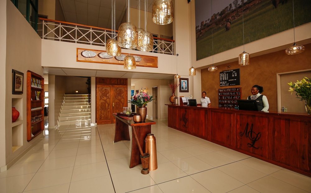 Maun Lodge 3/45