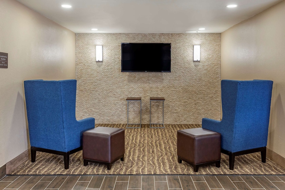 Quality Inn & Suites Spring Lake - Fayetteville near Fort Bragg 36/41