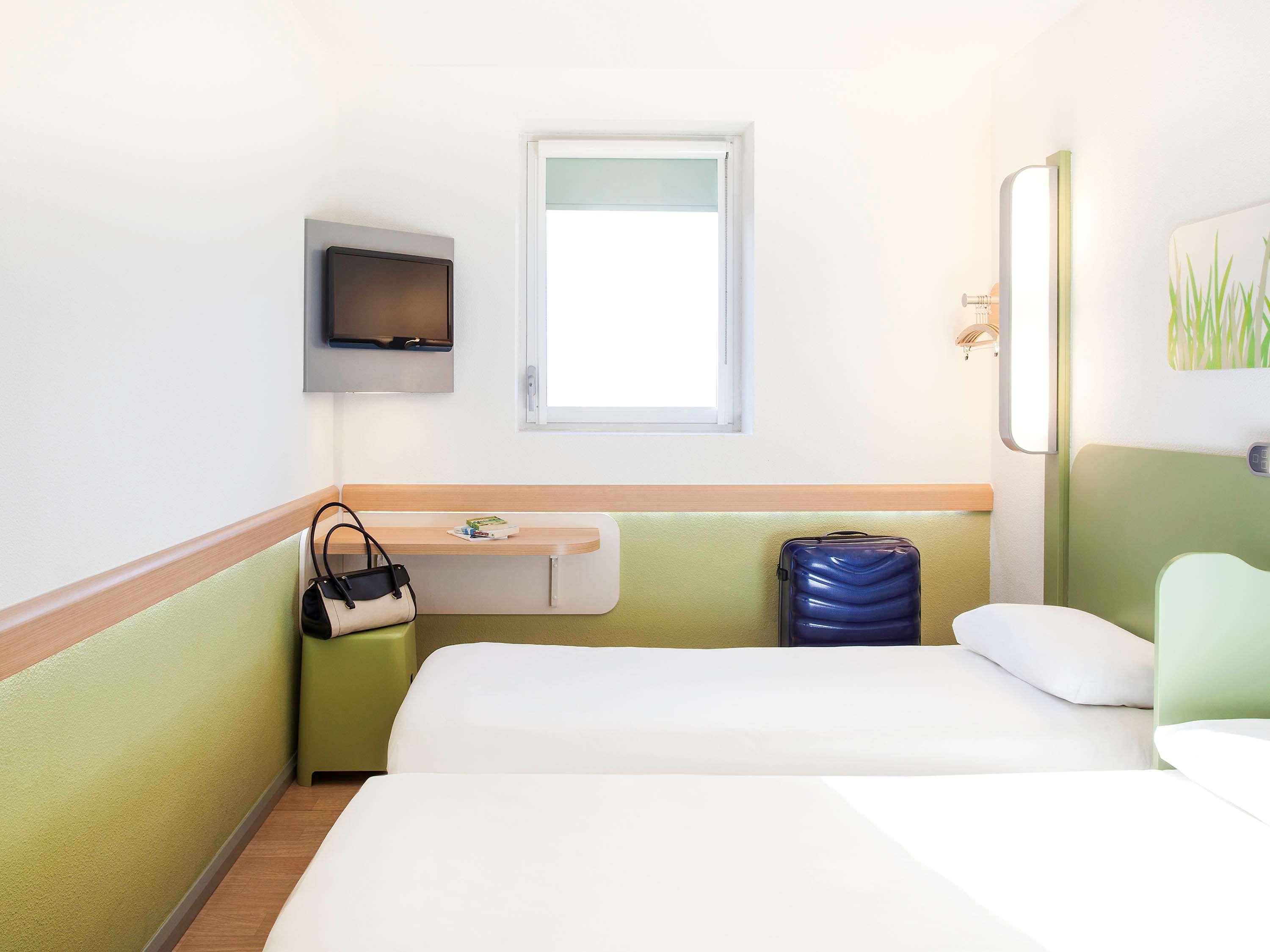 CLASSIC, TWIN BEDS