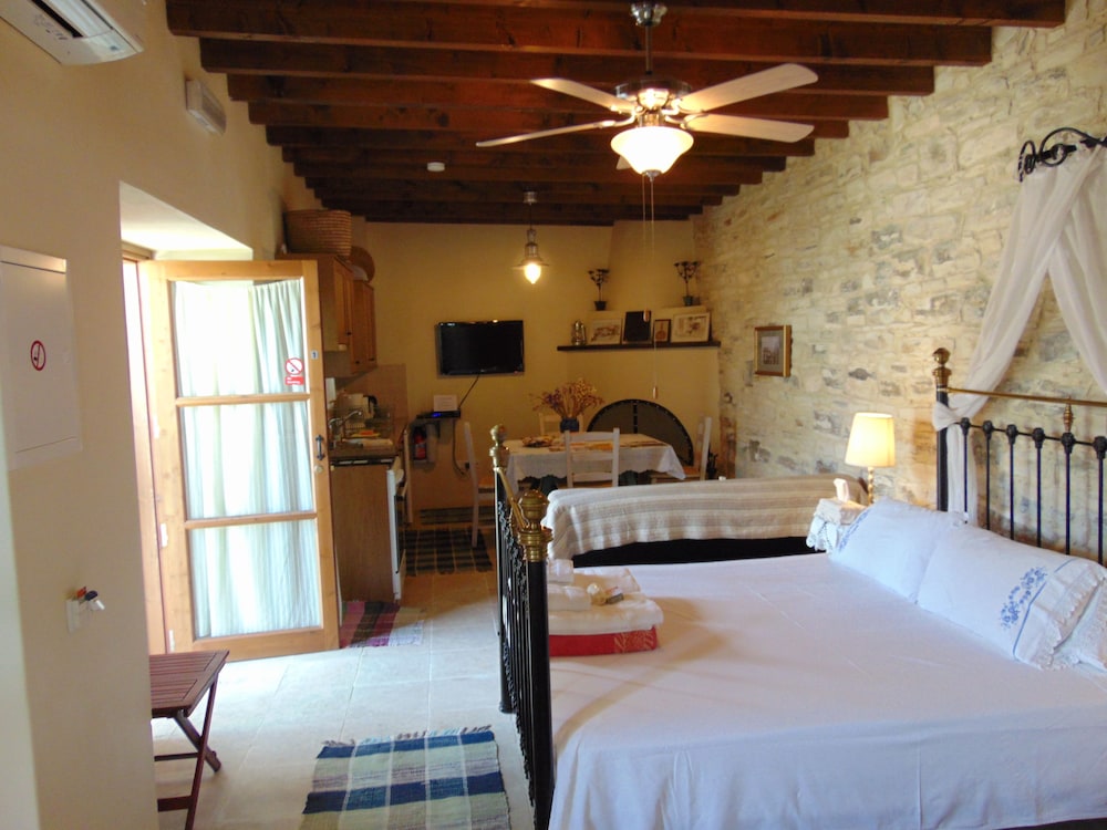 Charalambos Holiday Cottage 11/50