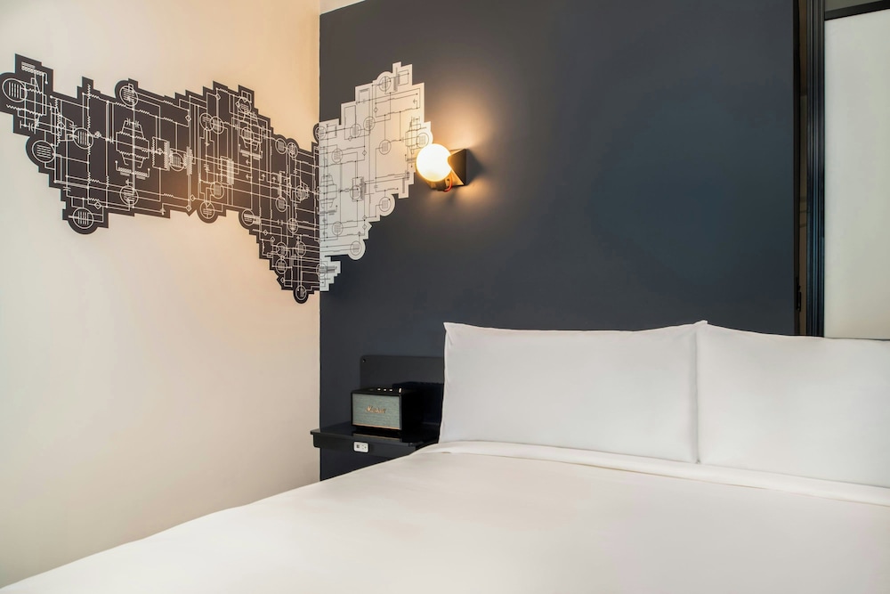 Aloft Sacramento Airport Natomas 8/43