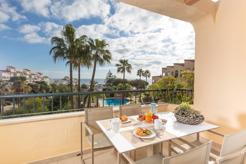 Ramada Hotel and Suites By Wyndham Costa Del Sol 60/75