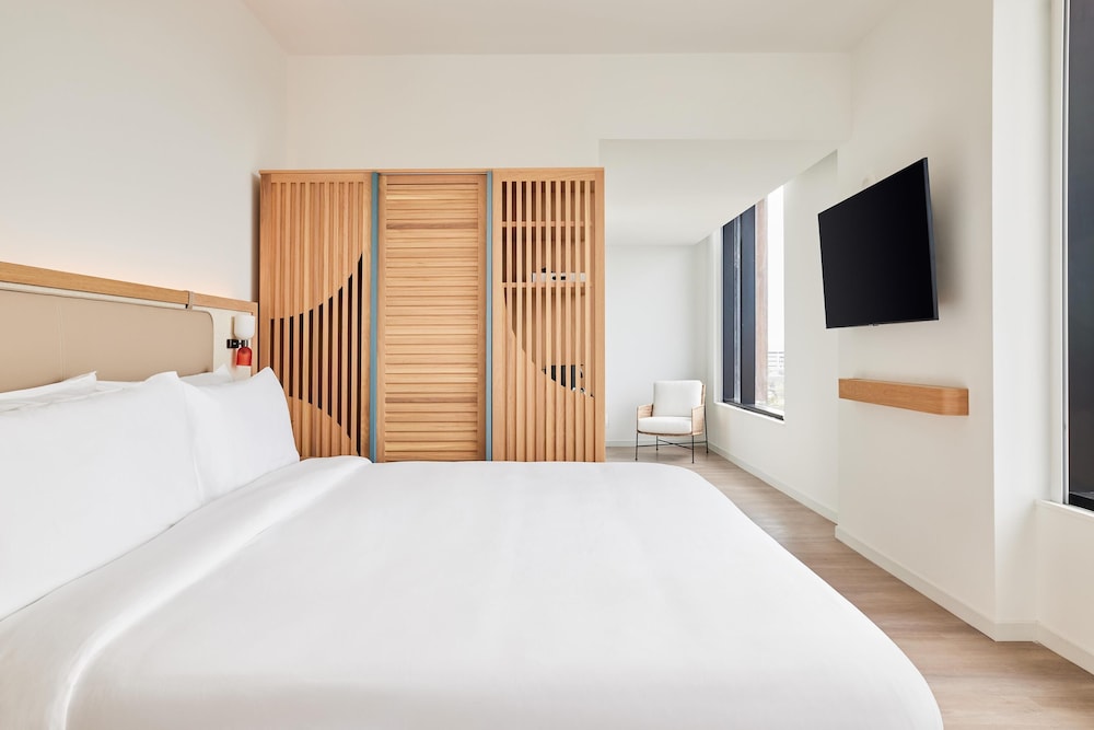 Room, King Bed, Corner