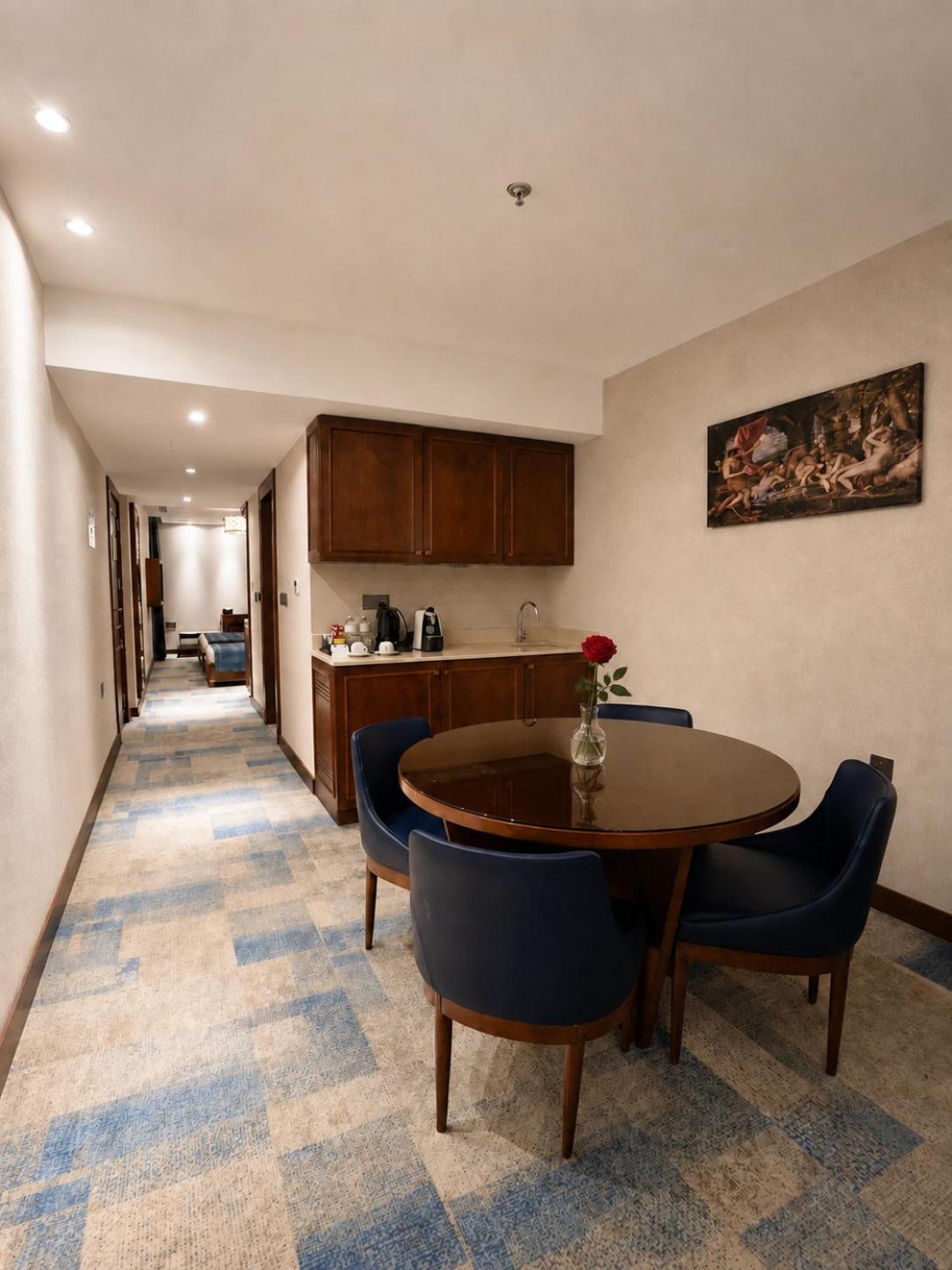 Hyksos Hotel 13/62