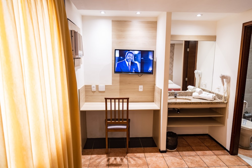 Plaza Praia Suites 60/75