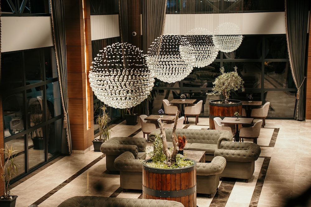 Grand Vaves Hotel 49/58