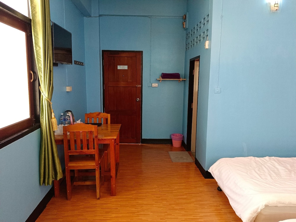 Royal Land Mae Klong Hotel 17/42