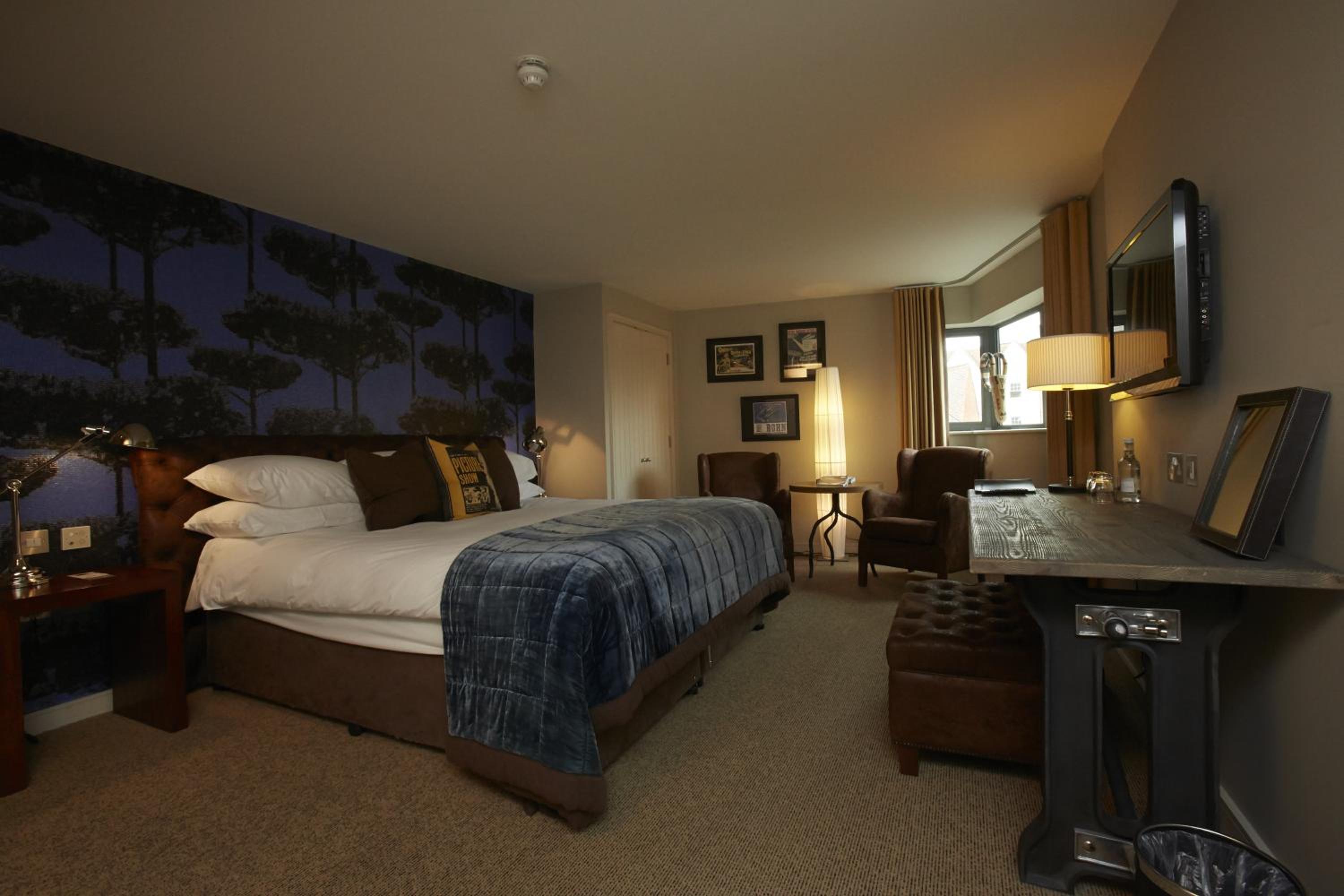 Contemporary, Double Bed, Town View