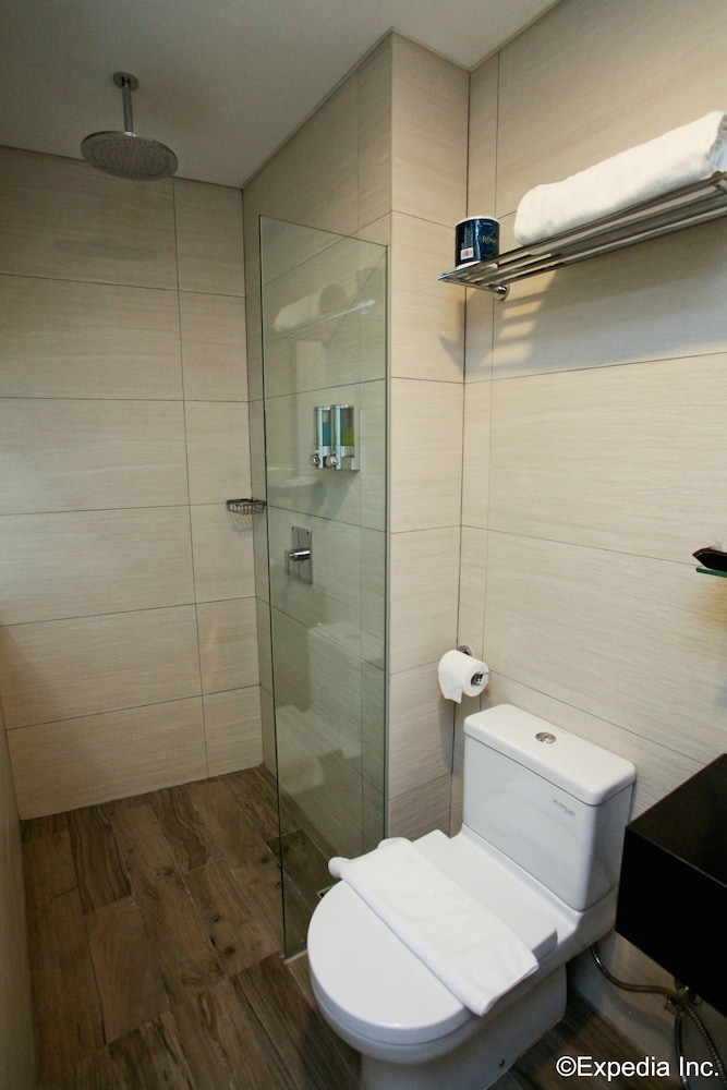J8 Hotel 63/65