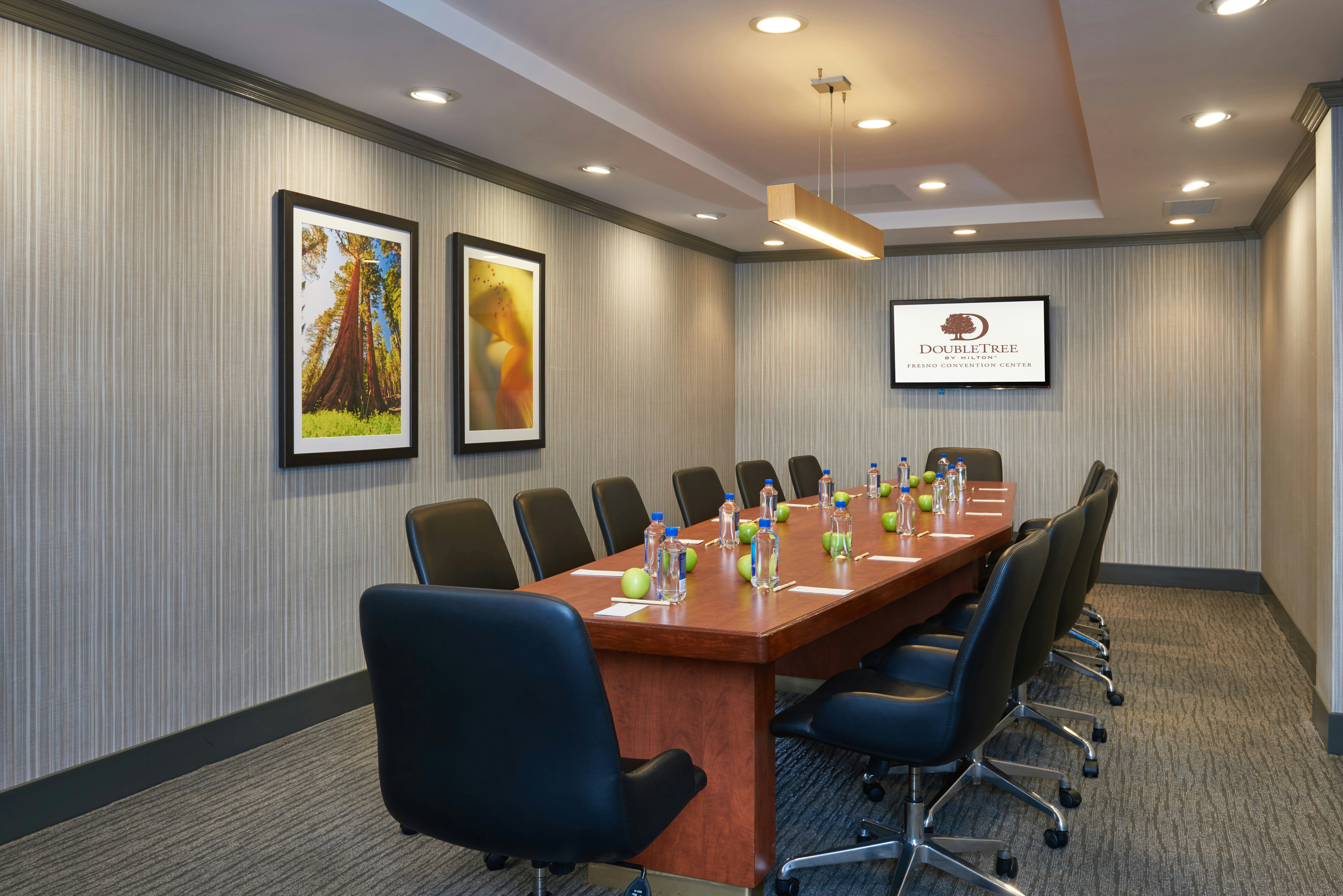 Doubletree By Hilton Fresno Convention Center 45/59