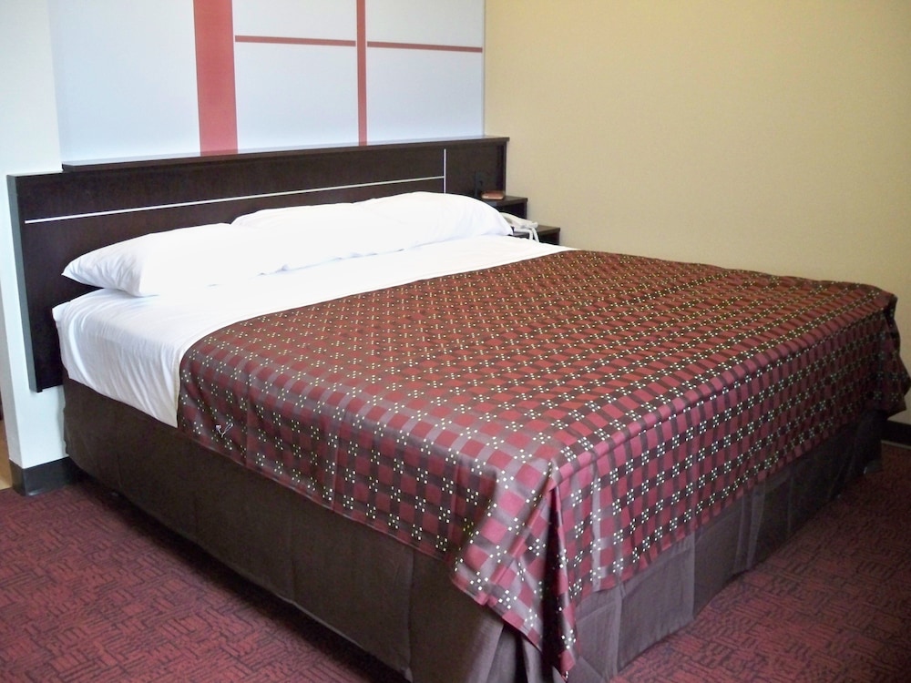DELUXE, KING BED