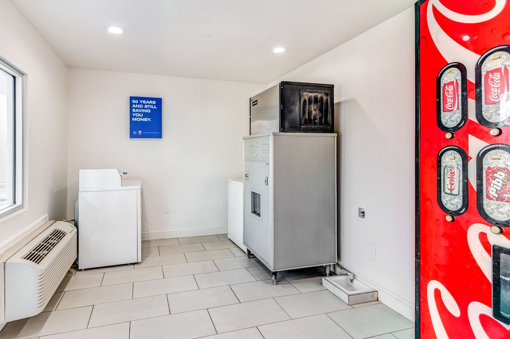 Motel6 Visalia, CA 39/50