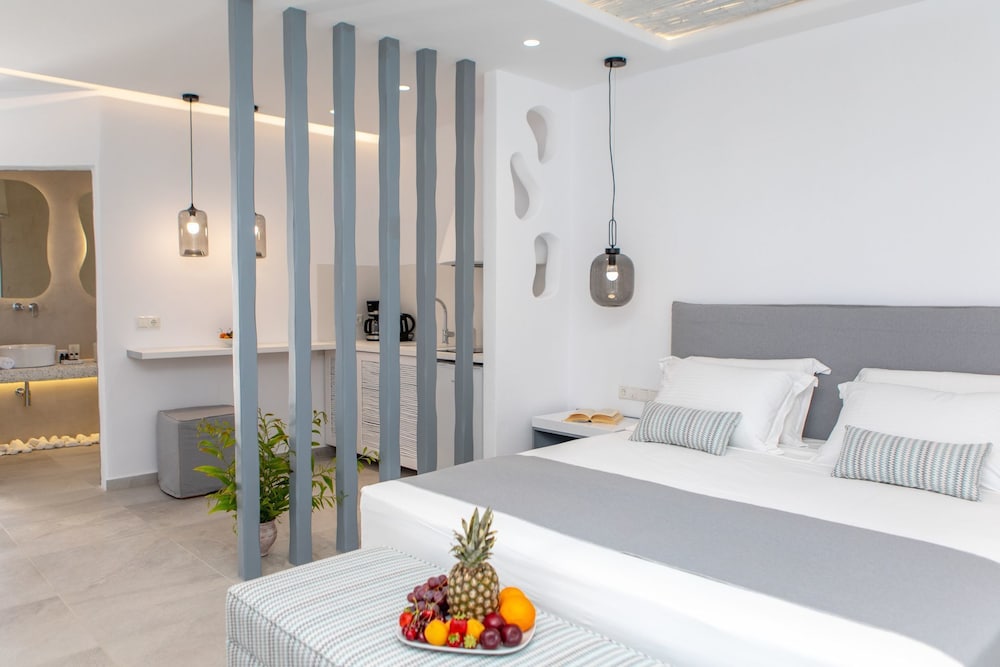 Crystal Mare Suites 10/33