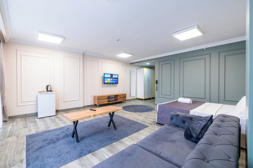 Royal Luxury Hotels & Suites 33/44