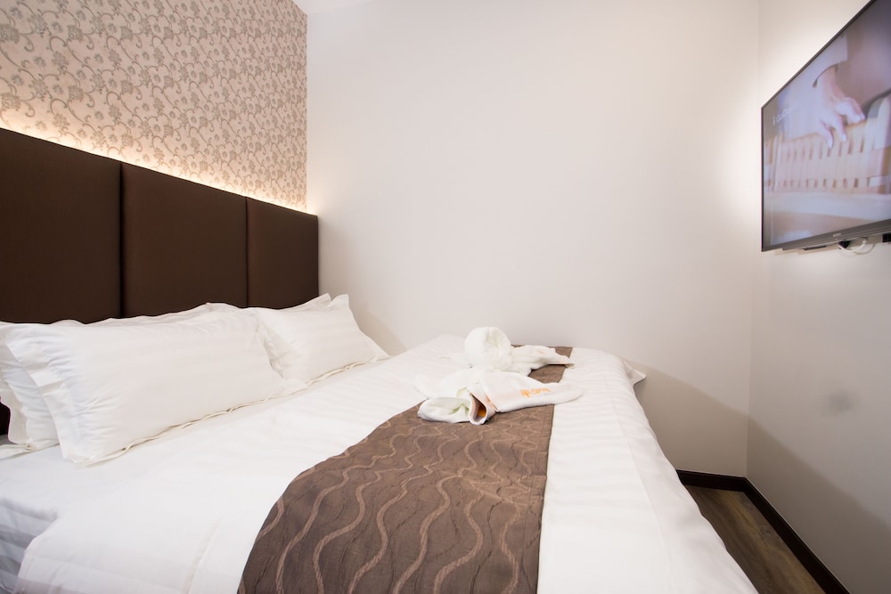 Spring Season Hotel 22/33