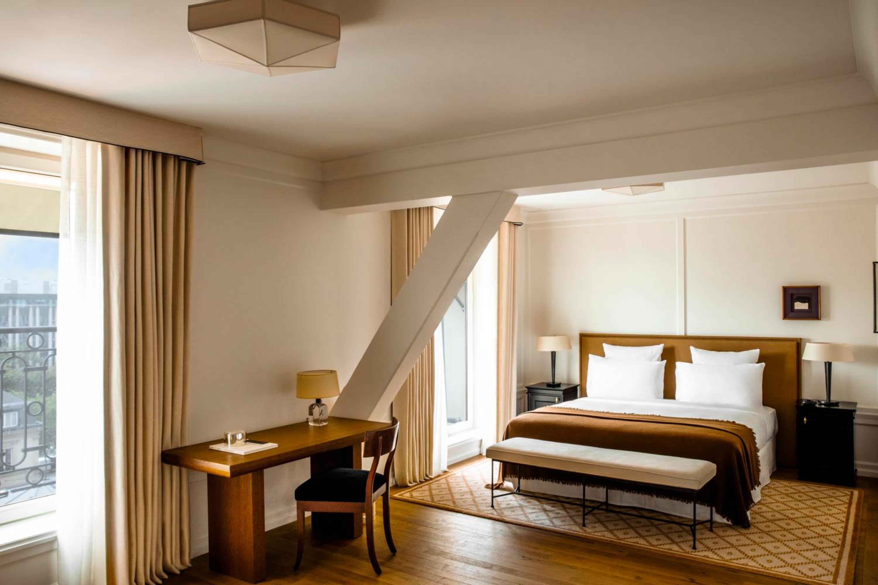 Suite, King Bed, Eiffel View, Sofa