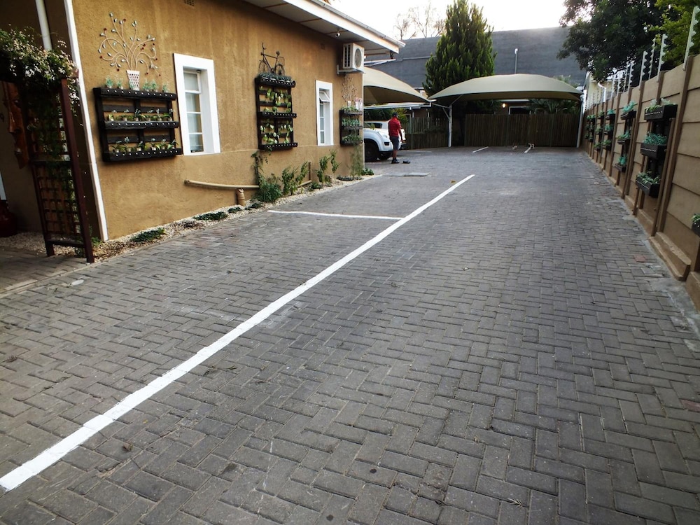 Uzuri Guesthouse 34/47