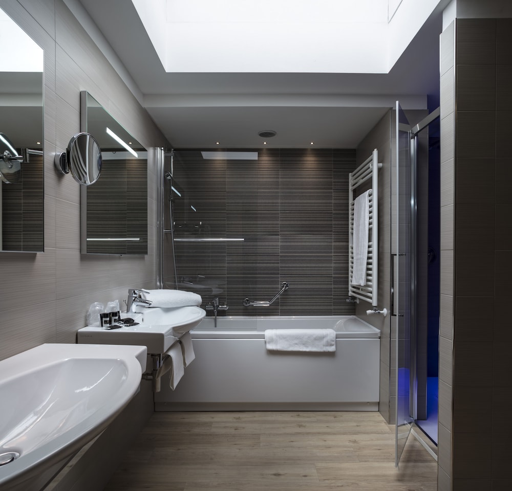 Smart Hotel Holiday 49/50