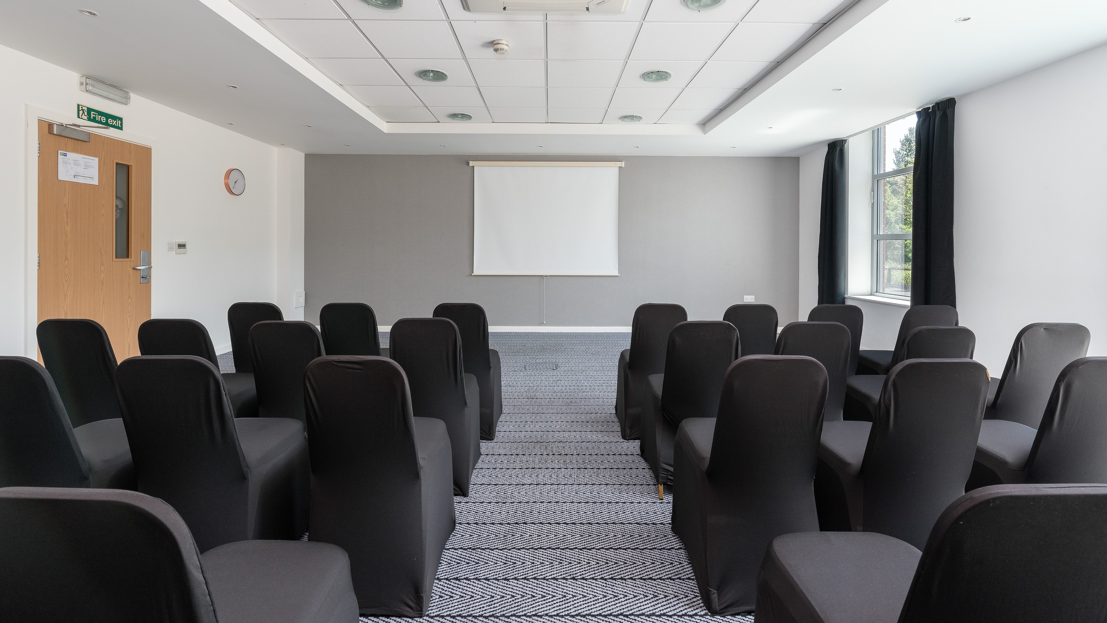Holiday Inn Express Leigh - Sports Village 34/50