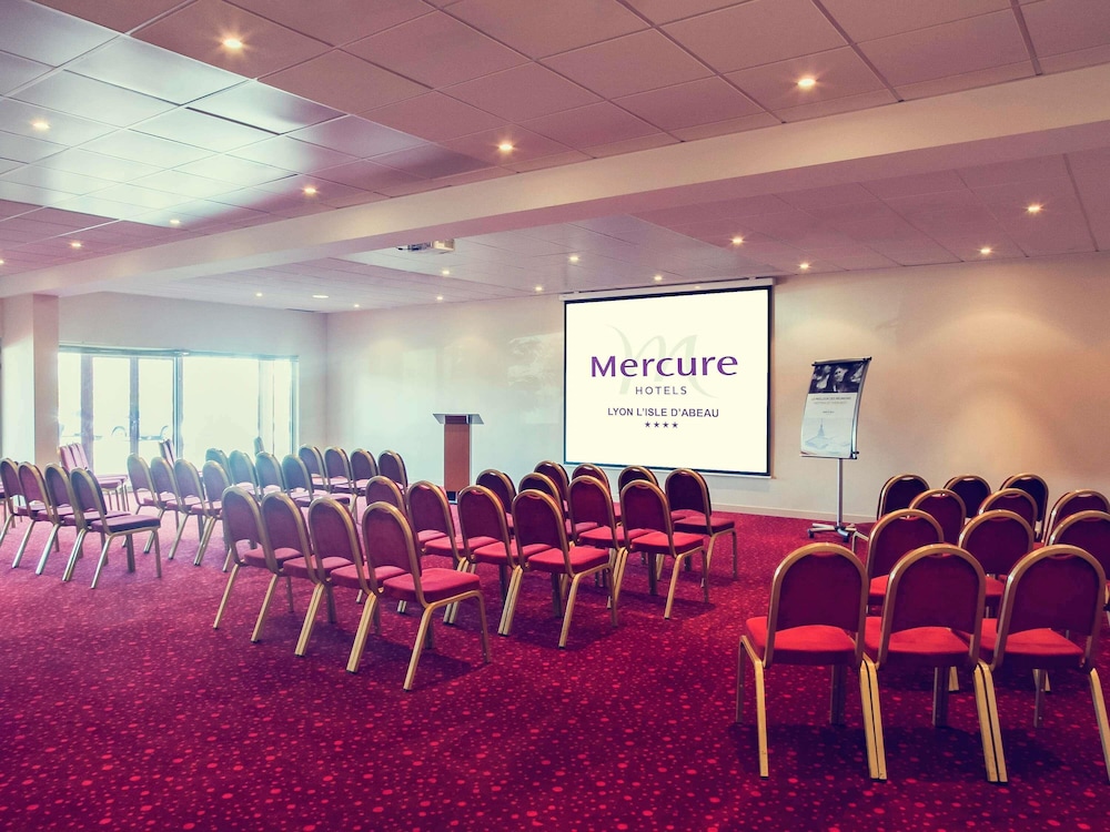 Mercure Lyon Est Villefontaine 56/64