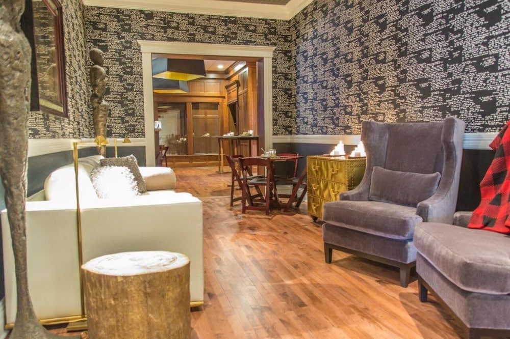 The Delafield Hotel 25/50