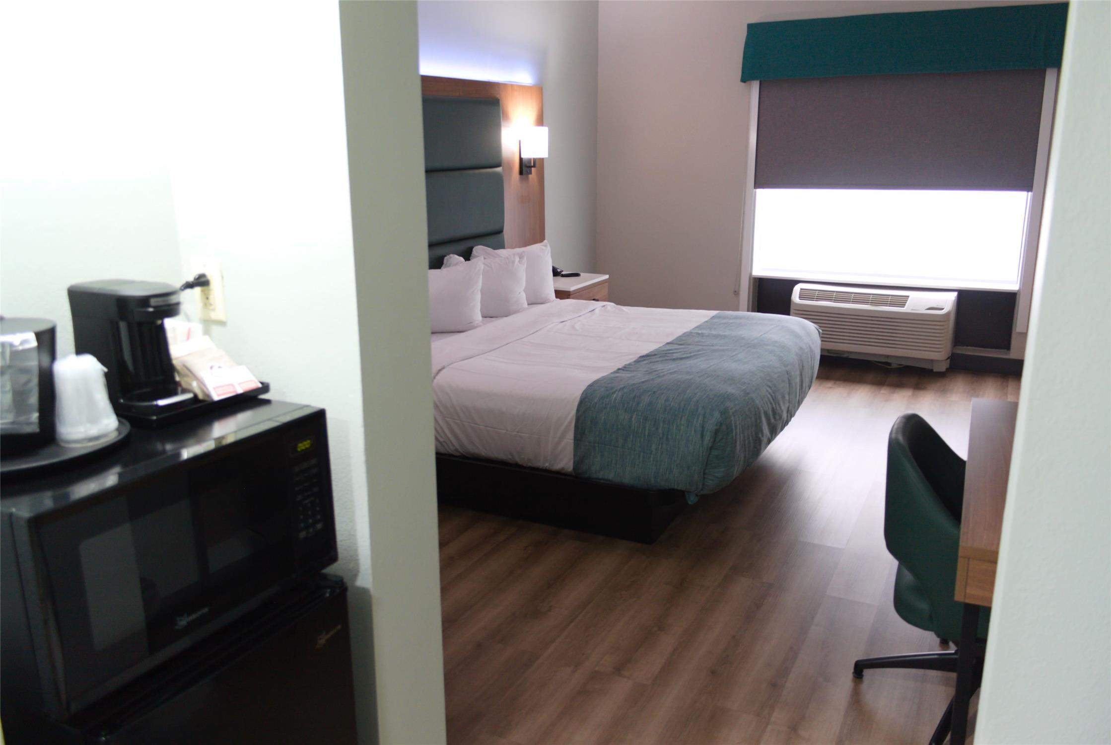 Wingate by Wyndham Vienna Parkersburg 8/48