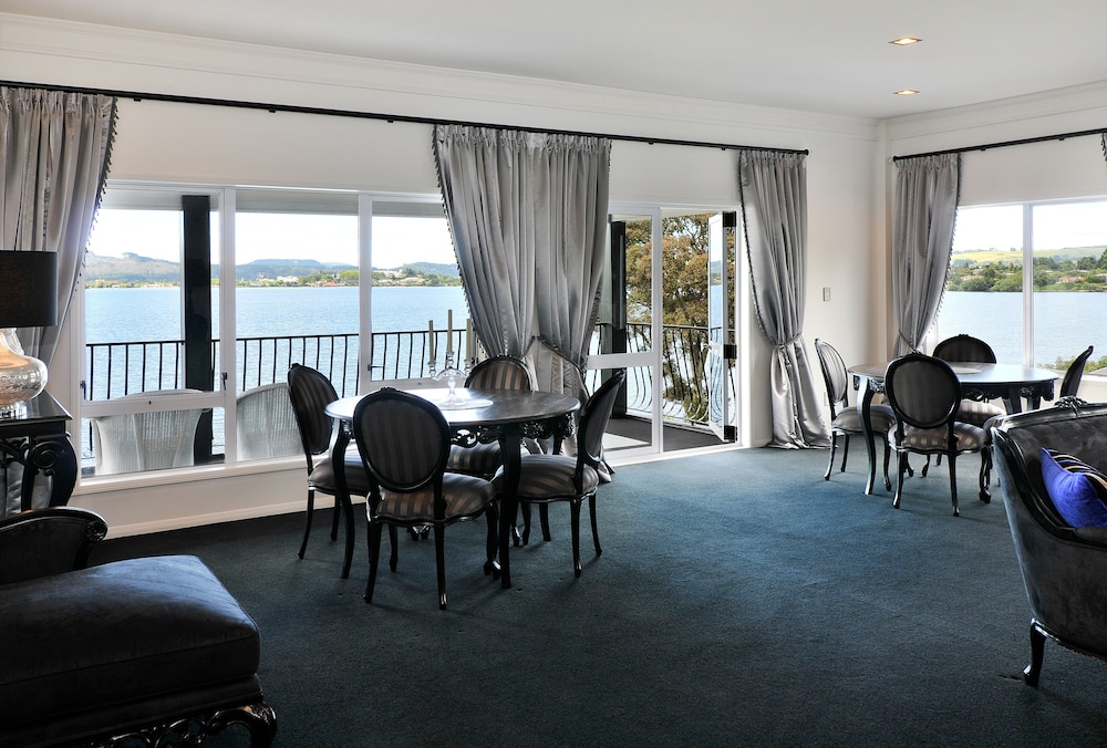 Black Swan Lakeside Boutique Hotel 16/21