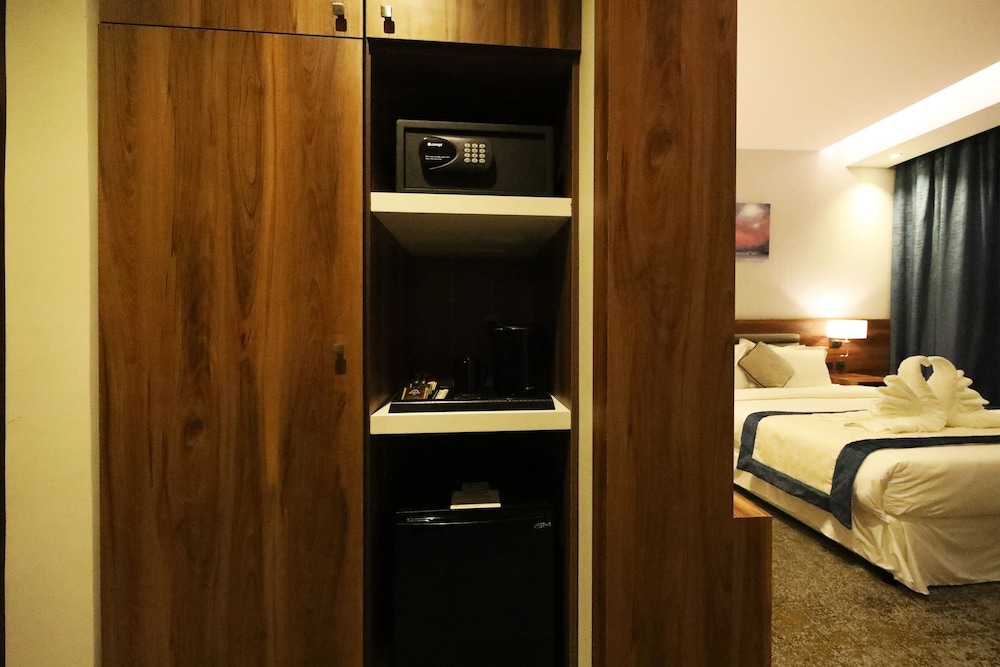 EVA Hotel 22/38