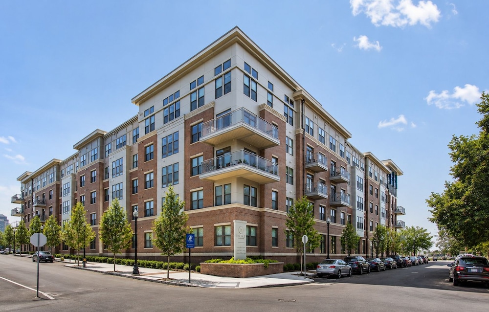 Global Luxury Suites East Boston 42/50