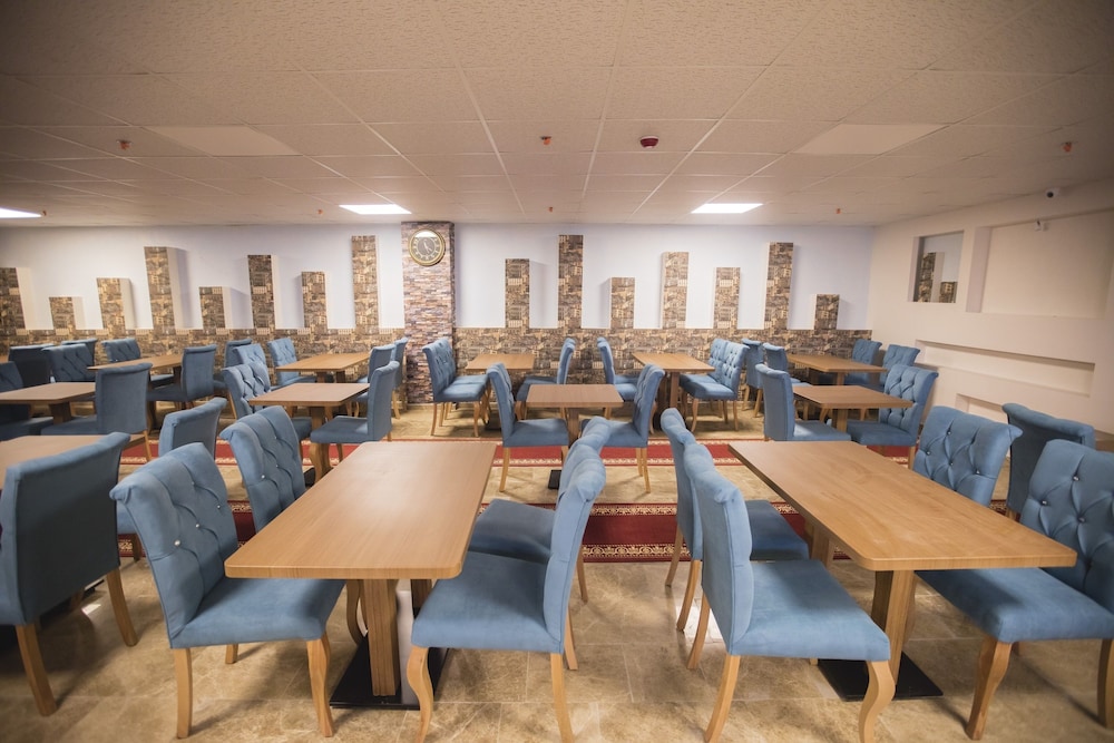 ROYAL INCI AIRPORT HOTEL 61/67